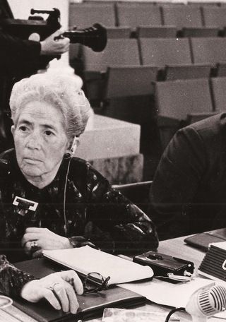 Annimo. Olga Poblete en conferencia. 1973. Archivo Mujer y Gnero
