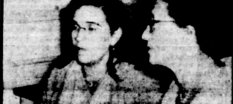 Fidelina Soto y Jovina Iturra, representantes de las mujeres del carbón viajaron hacia Santiago. El Siglo, 20 de abril de 1960.
