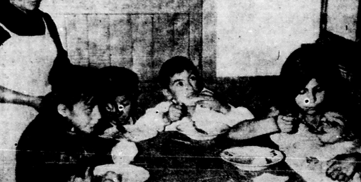 "60 ollas comunes alimentan la huelga de Lota y Schwager". El Siglo, 25 de abril de 1960.