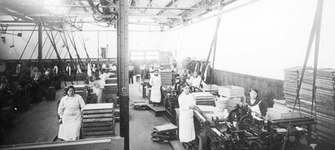 Mujeres trabajadoras en la industria de fósforos de Talca, 1935. Colección Museo Histórico Nacional. Nº de inventario: FB 012815.
