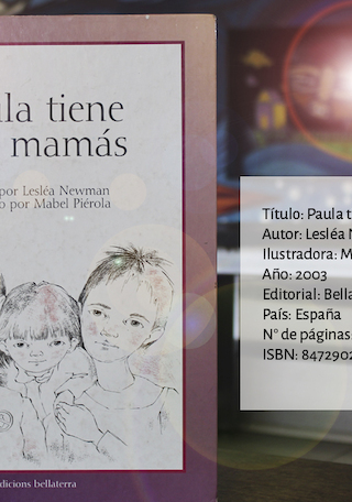 Paula tiene dos mam�s. Lesl�a Newman. 2003.